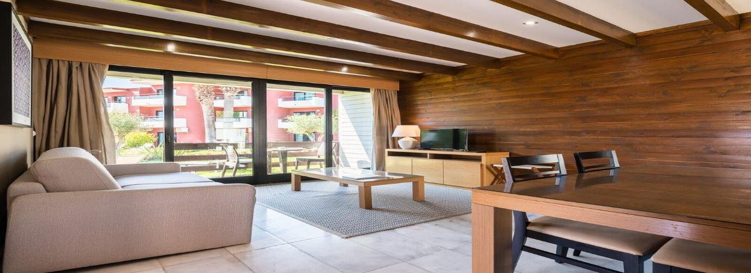 Topazio Vibe Beach Hotel & Apartments