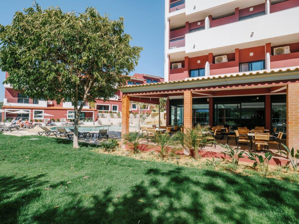 Topazio Vibe Beach Hotel & Apartments